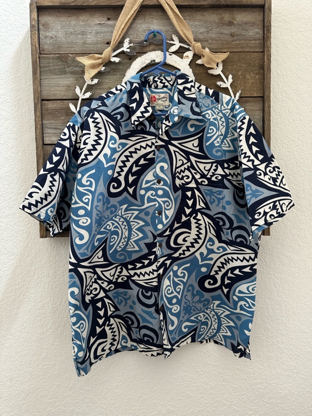 Hilo Hattie Blue Patterned Hawaiian Shirt - Men’s XL 100% cotton